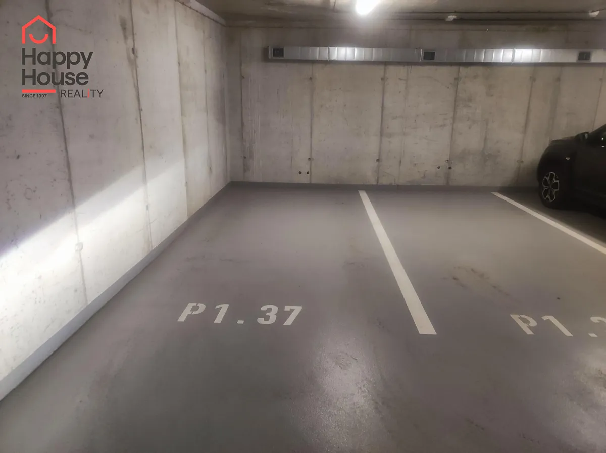 Pronájem garážového stání 12 m²
